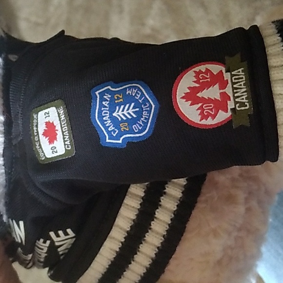 ๐งธ CANADIAN TEDDY BEAR HUDSONโS BAY Olympic Team 2012 Plush Lovable ๐งธ - Picture 12 of 16